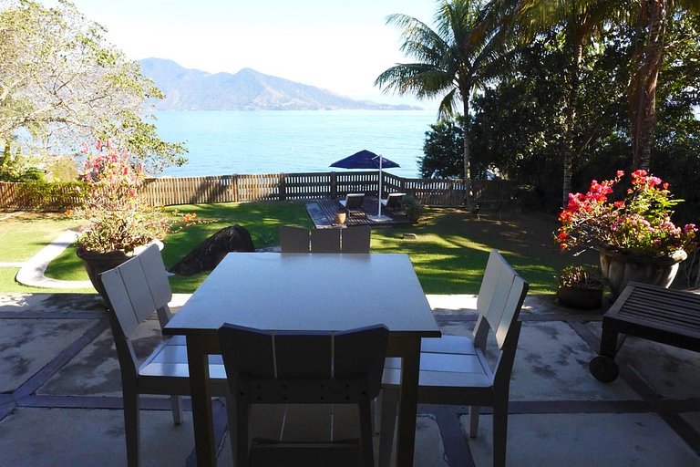 Piscina, píer e conexão com a natureza