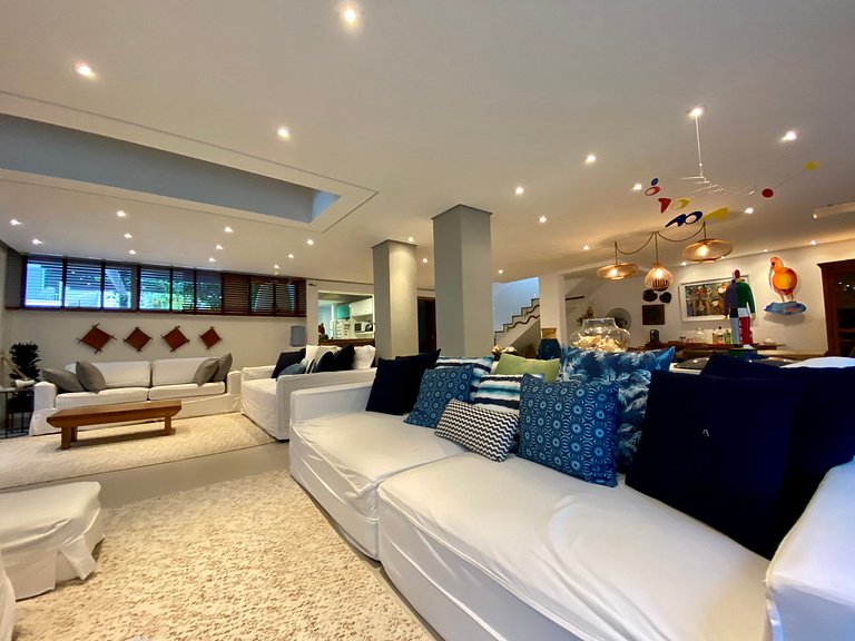 Casa em condomínio de luxo com piscina aquecida