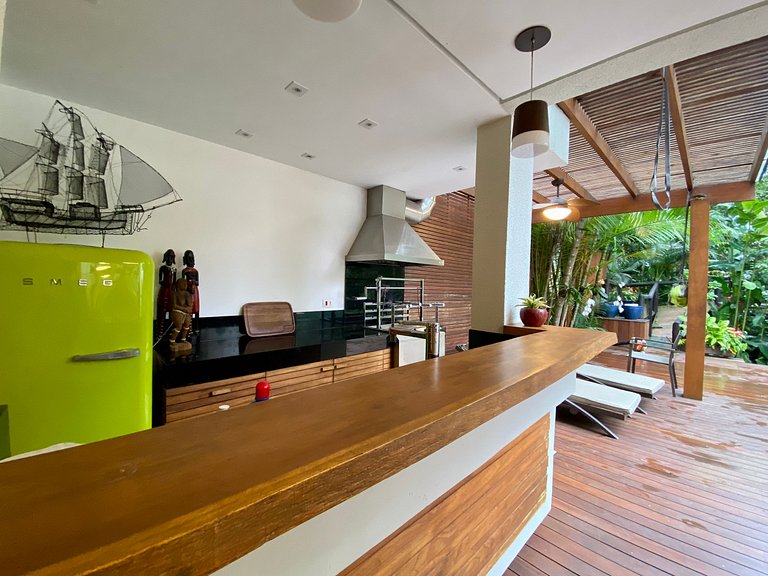 Casa em condomínio de luxo com piscina aquecida