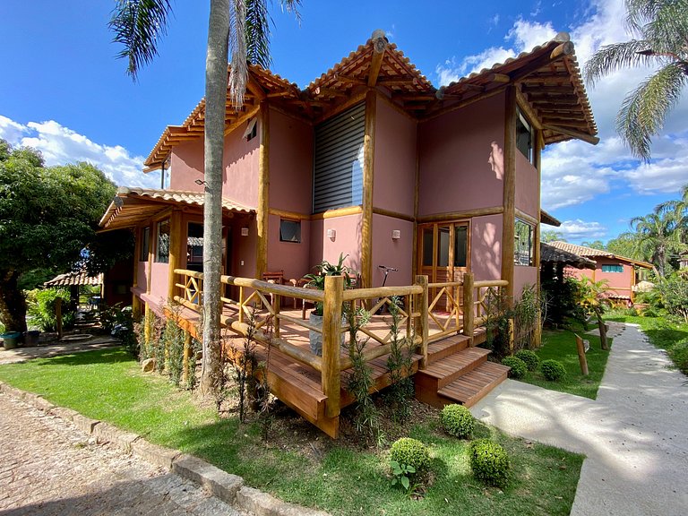 Casa em condomínio, lazer e churrasqueira