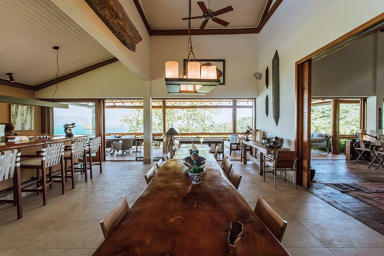 Casa com vista espetacular, piscina e heliponto