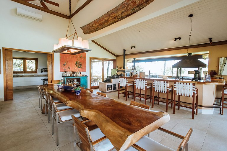 Casa com vista espetacular, piscina e heliponto