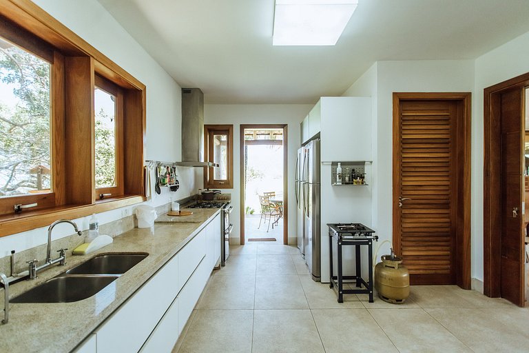 Casa com vista espetacular, piscina e heliponto