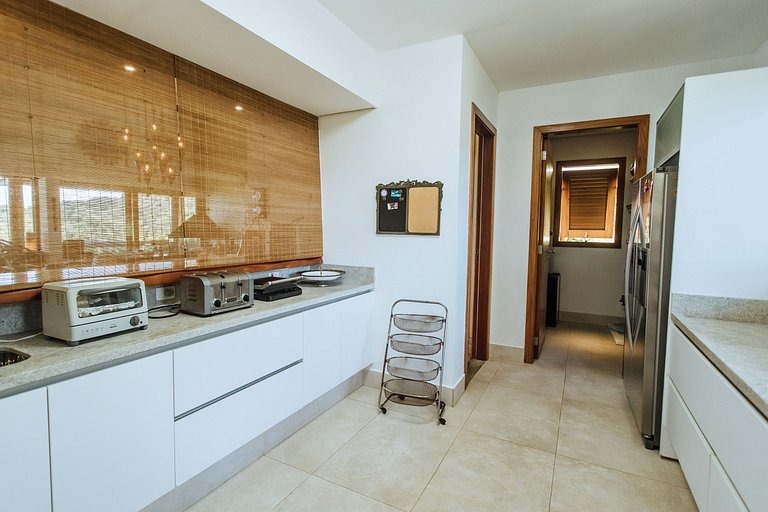 Casa com vista espetacular, piscina e heliponto