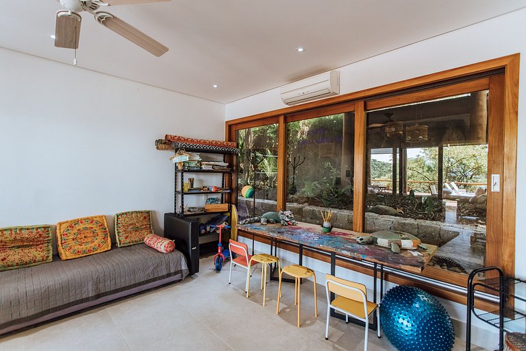 Casa com vista espetacular, piscina e heliponto