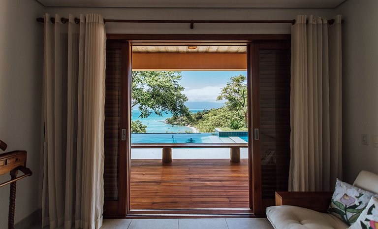 Casa com vista espetacular, piscina e heliponto