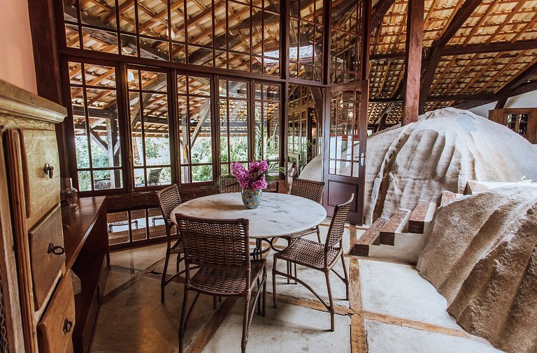 Piscina, píer e conexão com a natureza