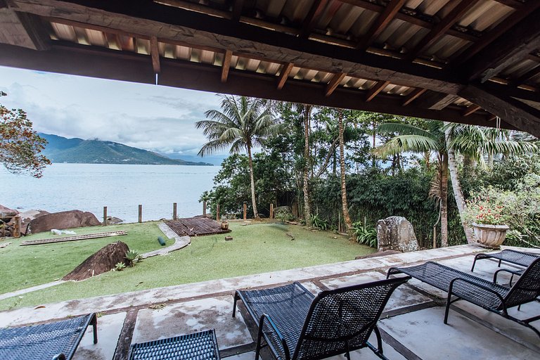 Piscina, píer e conexão com a natureza