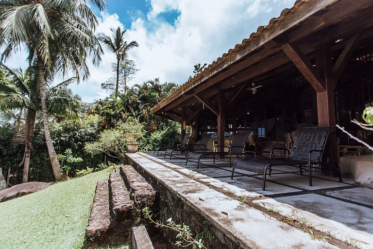 Piscina, píer e conexão com a natureza