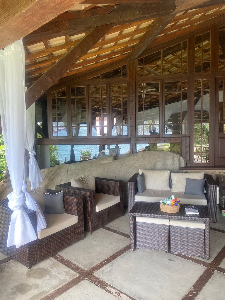 Piscina, píer e conexão com a natureza