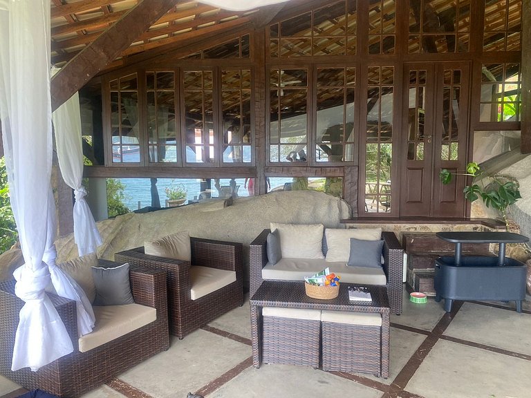 Piscina, píer e conexão com a natureza