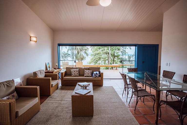 CASA À VENDA EM FRENTE À PRAIA DA SIRIÚBA | ILHABELA