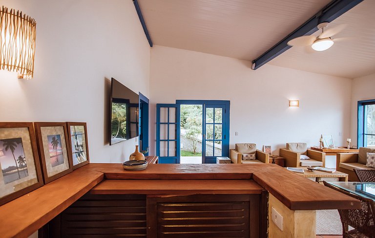 CASA À VENDA EM FRENTE À PRAIA DA SIRIÚBA | ILHABELA