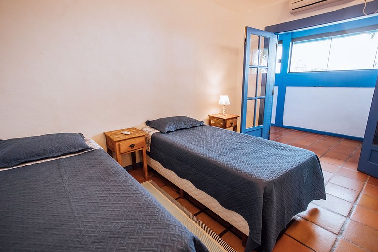 CASA À VENDA EM FRENTE À PRAIA DA SIRIÚBA | ILHABELA