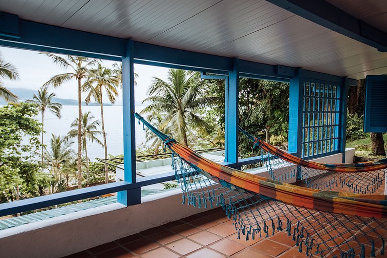 CASA À VENDA EM FRENTE À PRAIA DA SIRIÚBA | ILHABELA