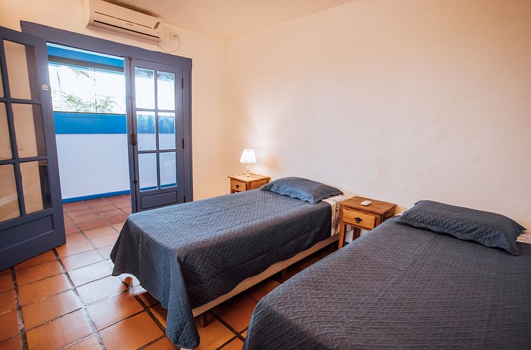 CASA À VENDA EM FRENTE À PRAIA DA SIRIÚBA | ILHABELA