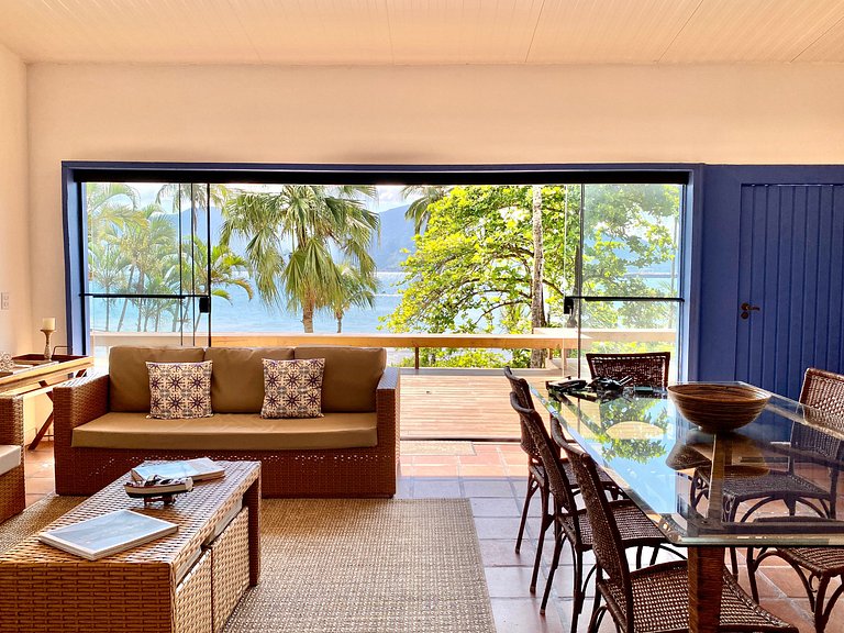 CASA À VENDA EM FRENTE À PRAIA DA SIRIÚBA | ILHABELA