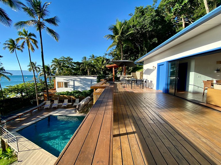 CASA À VENDA EM FRENTE À PRAIA DA SIRIÚBA | ILHABELA