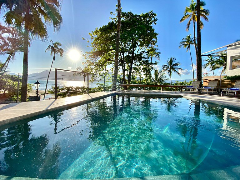 CASA À VENDA EM FRENTE À PRAIA DA SIRIÚBA | ILHABELA