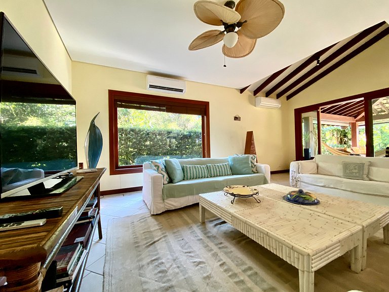 Casa pé na areia, piscina aquecida e área gourmet