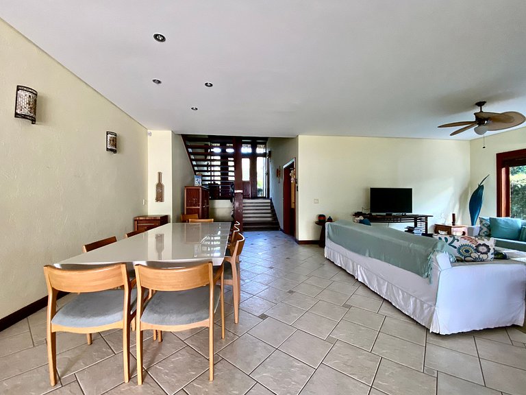 Casa pé na areia, piscina aquecida e área gourmet