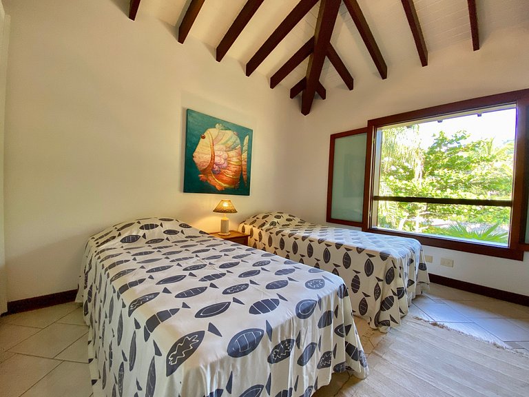 Casa pé na areia, piscina aquecida e área gourmet