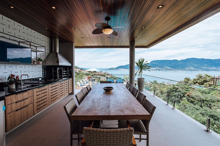 Casa em condomínio, piscina aquecida e espaço gourmet