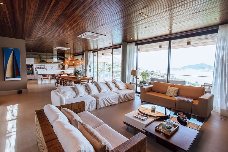 Casa Exclusiva em Condomínio Fechado – 6 Suítes | Piscina |