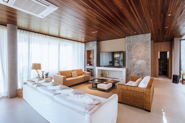 Casa em condomínio, piscina aquecida e espaço gourmet