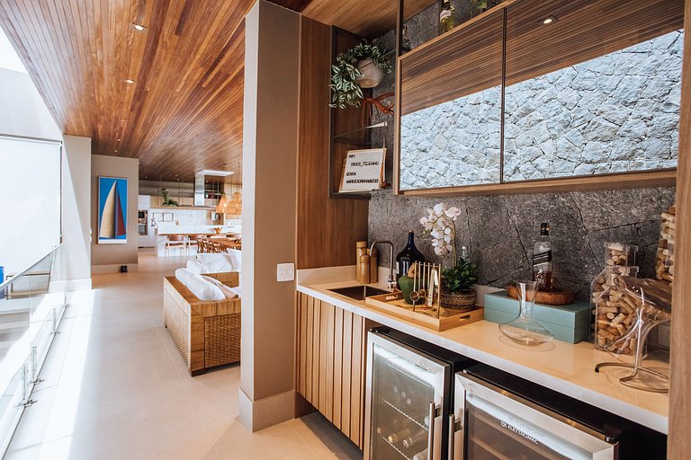 Casa em condomínio, piscina aquecida e espaço gourmet