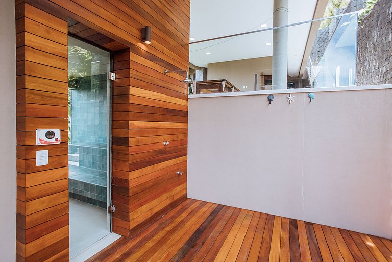 Casa em condomínio, piscina aquecida e espaço gourmet