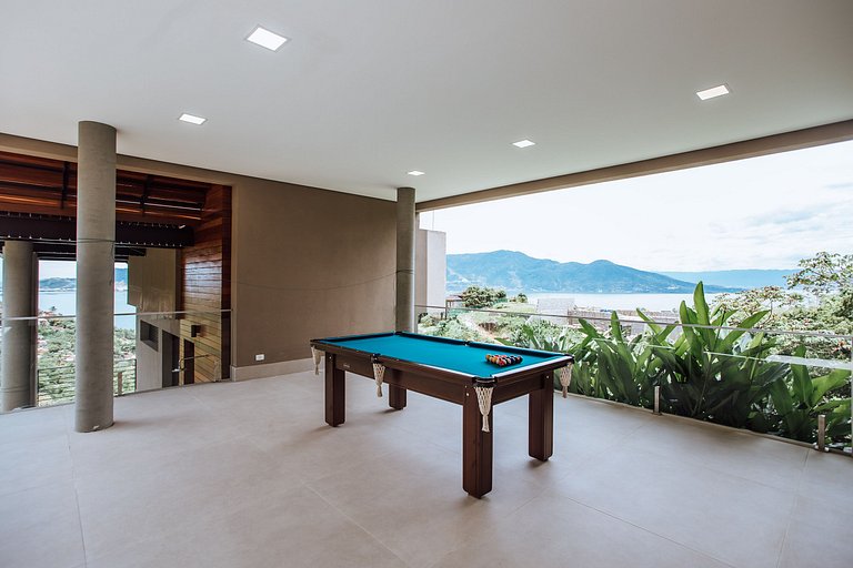 Casa Exclusiva em Condomínio Fechado – 6 Suítes | Piscina |