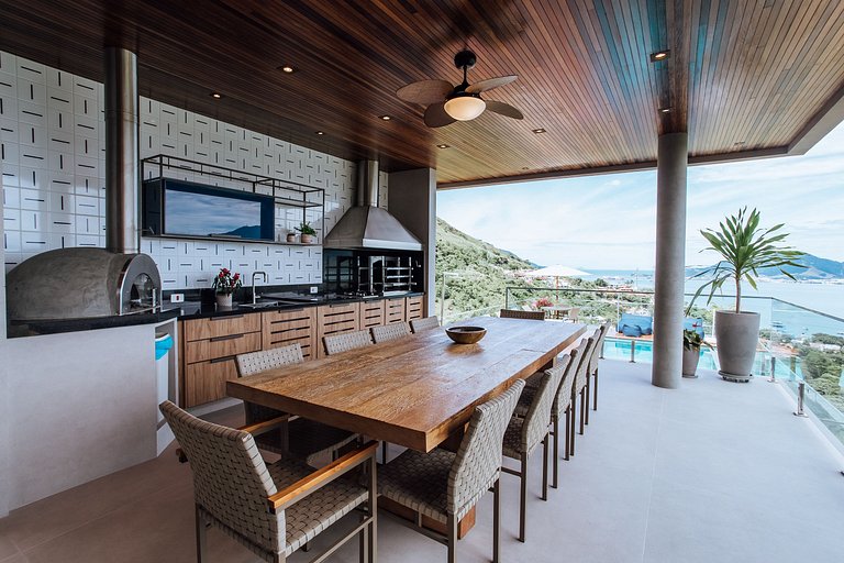 Casa em condomínio, piscina aquecida e espaço gourmet