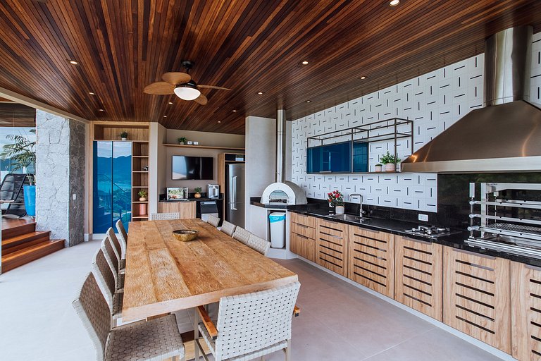 Casa em condomínio, piscina aquecida e espaço gourmet