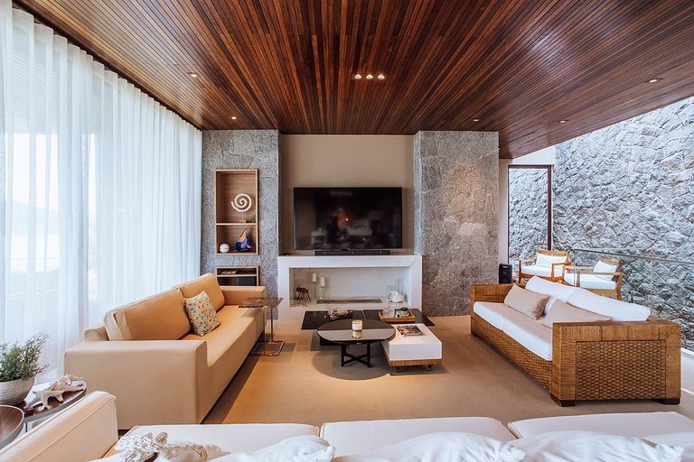 Casa em condomínio, piscina aquecida e espaço gourmet