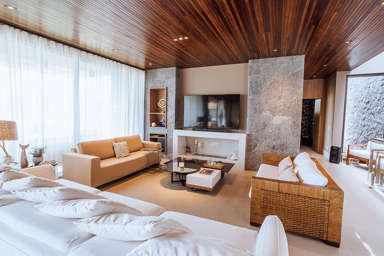 Casa em condomínio, piscina aquecida e espaço gourmet