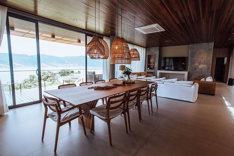 Casa em condomínio, piscina aquecida e espaço gourmet