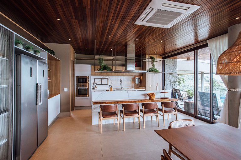 Casa em condomínio, piscina aquecida e espaço gourmet