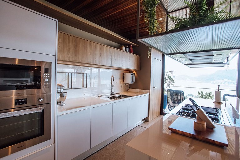 Casa em condomínio, piscina aquecida e espaço gourmet