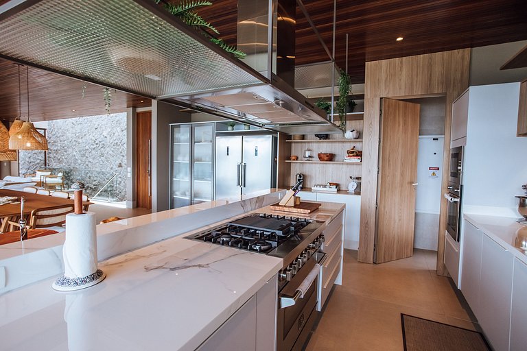 Casa em condomínio, piscina aquecida e espaço gourmet