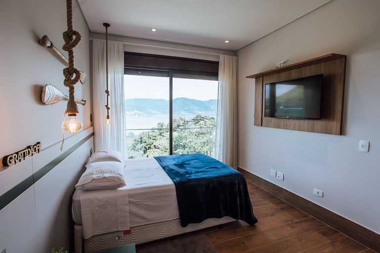 Casa Exclusiva em Condomínio Fechado – 6 Suítes | Piscina |