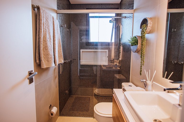 Casa Exclusiva em Condomínio Fechado – 6 Suítes | Piscina |