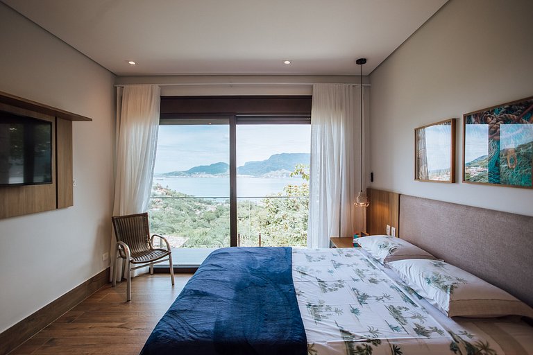 Casa Exclusiva em Condomínio Fechado – 6 Suítes | Piscina |