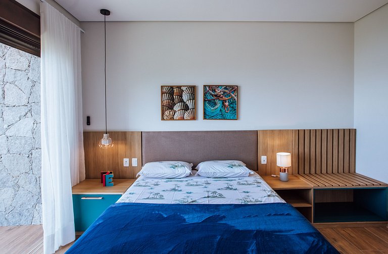 Casa Exclusiva em Condomínio Fechado – 5 Suítes | Piscina |