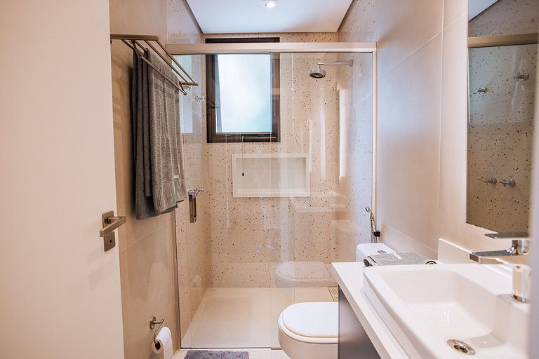 Casa Exclusiva em Condomínio Fechado – 6 Suítes | Piscina |