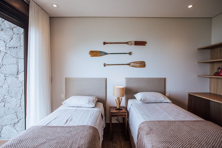 Casa em condomínio, piscina aquecida e espaço gourmet