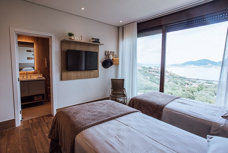 Casa em condomínio, piscina aquecida e espaço gourmet