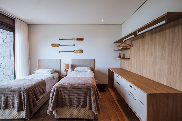 Casa em condomínio, piscina aquecida e espaço gourmet