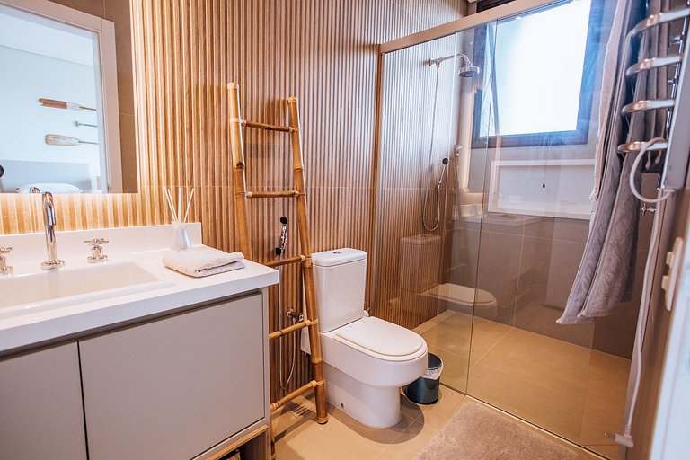 Casa em condomínio, piscina aquecida e espaço gourmet