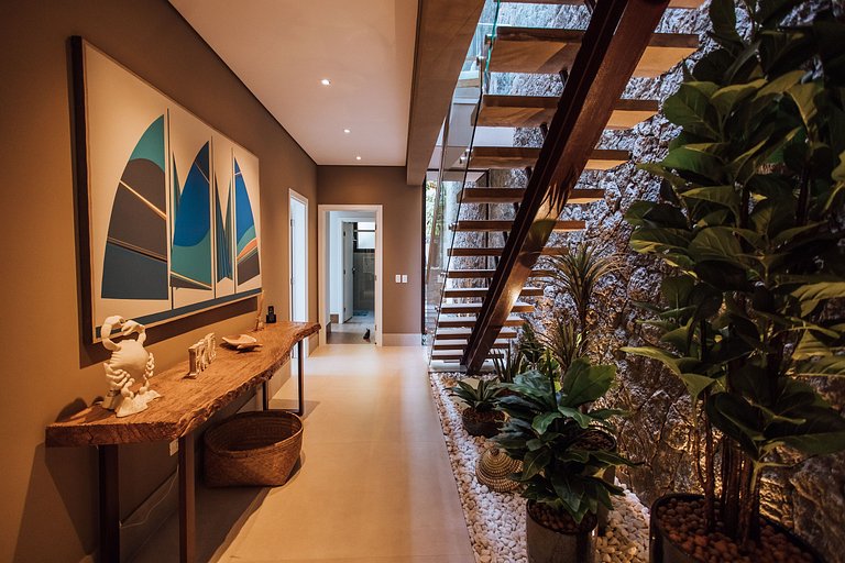 Casa Exclusiva em Condomínio Fechado – 6 Suítes | Piscina |